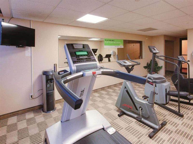 Ramada Inn By Wyndham Fairfield Nj Esterno foto