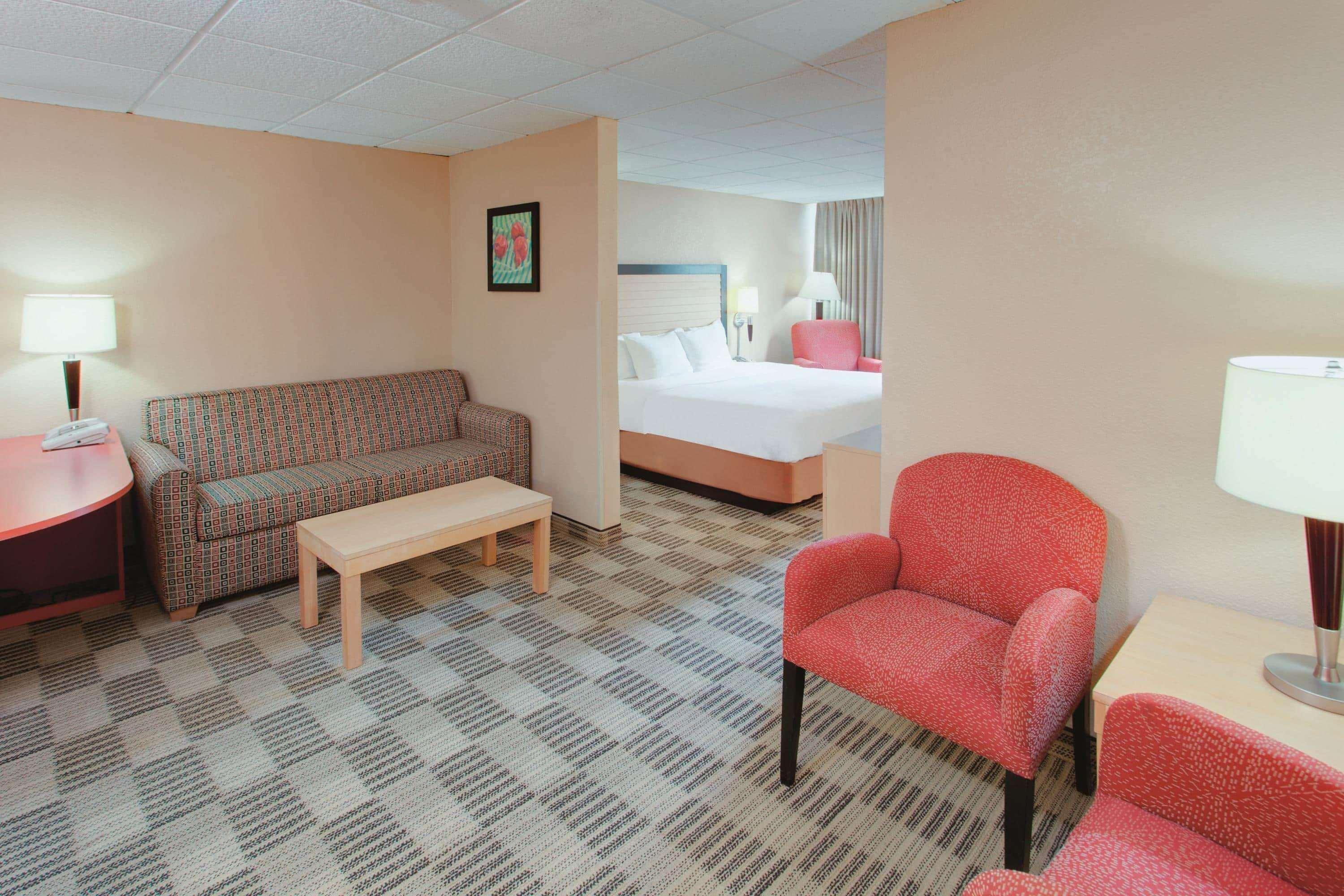 Ramada Inn By Wyndham Fairfield Nj Esterno foto