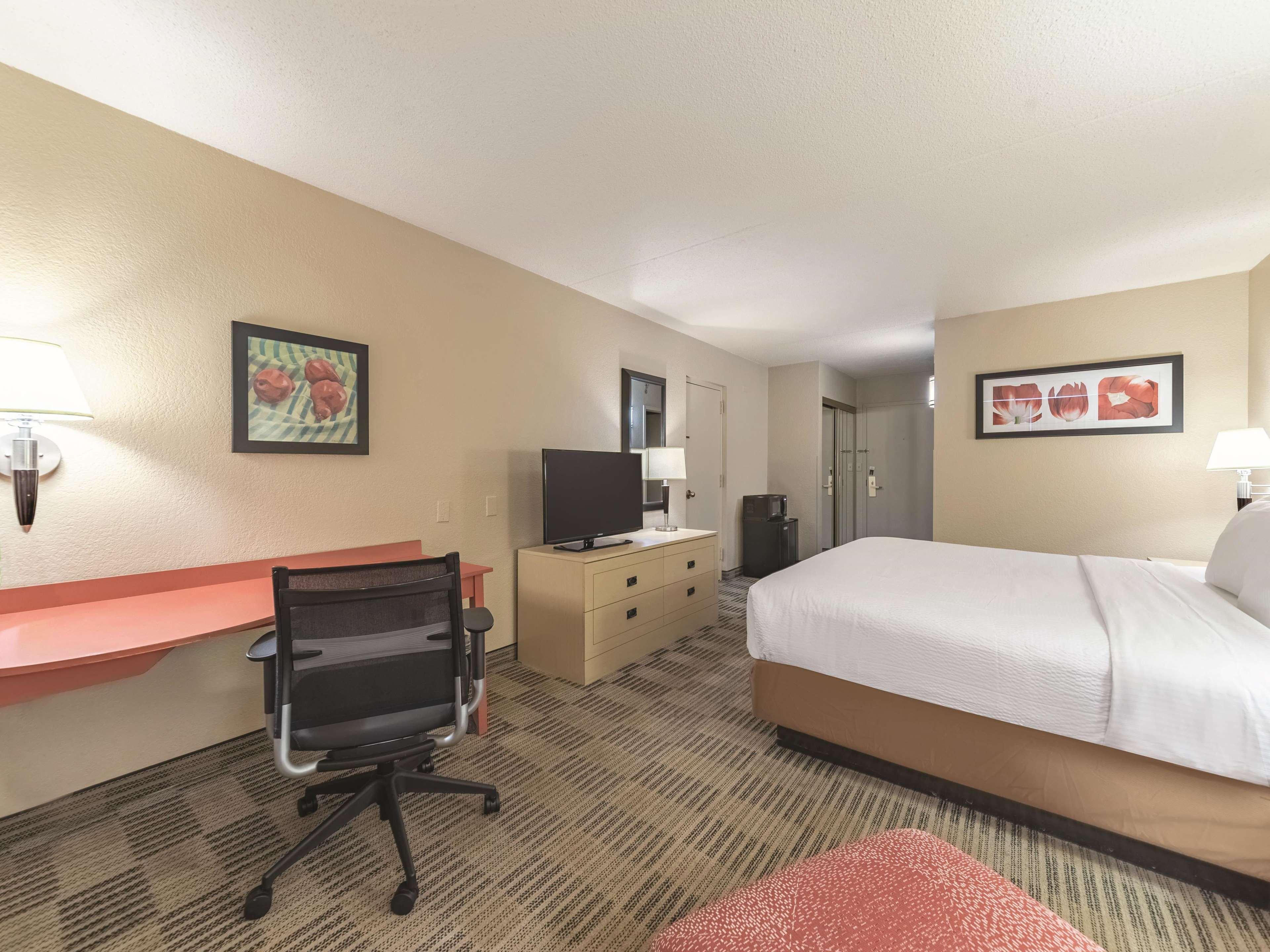 Ramada Inn By Wyndham Fairfield Nj Esterno foto