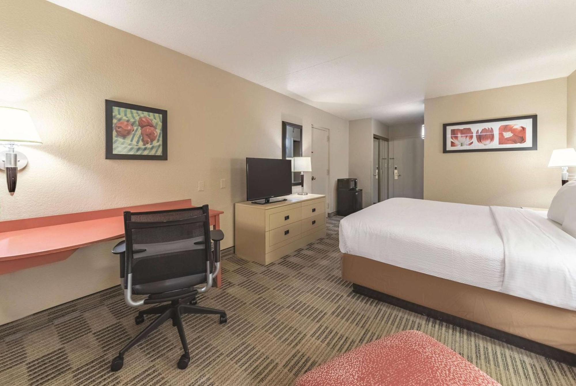 Ramada Inn By Wyndham Fairfield Nj Esterno foto