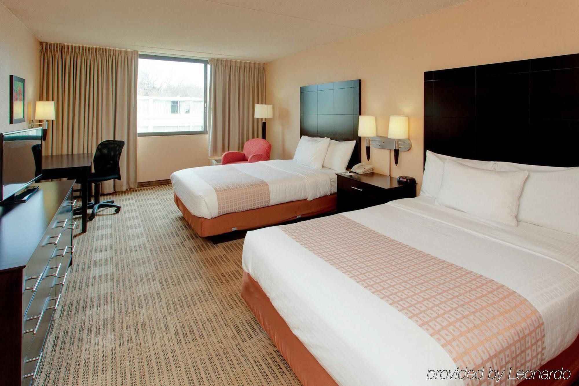 Ramada Inn By Wyndham Fairfield Nj Esterno foto
